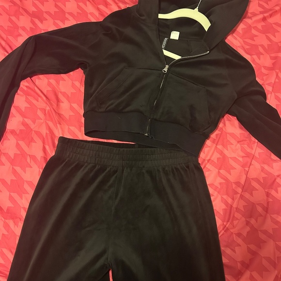 set - Picture 2 of 4